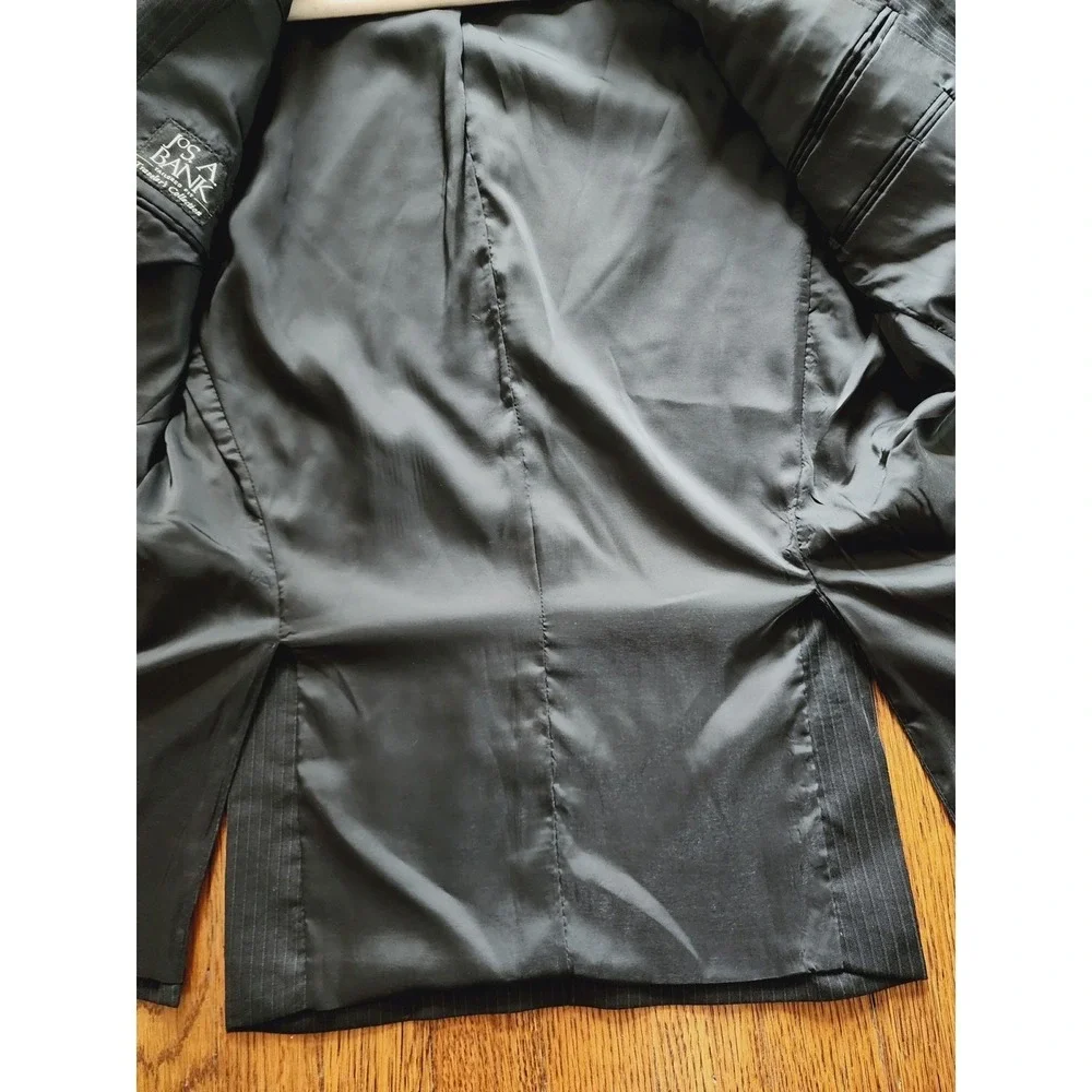 Jos A Bank Mens Suit Jacket Black Pinstripe Single Breasted %100 wool Size 37RG